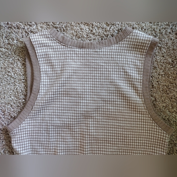 Mixed Threads Cropped Vest Top - Picture 8 of 11